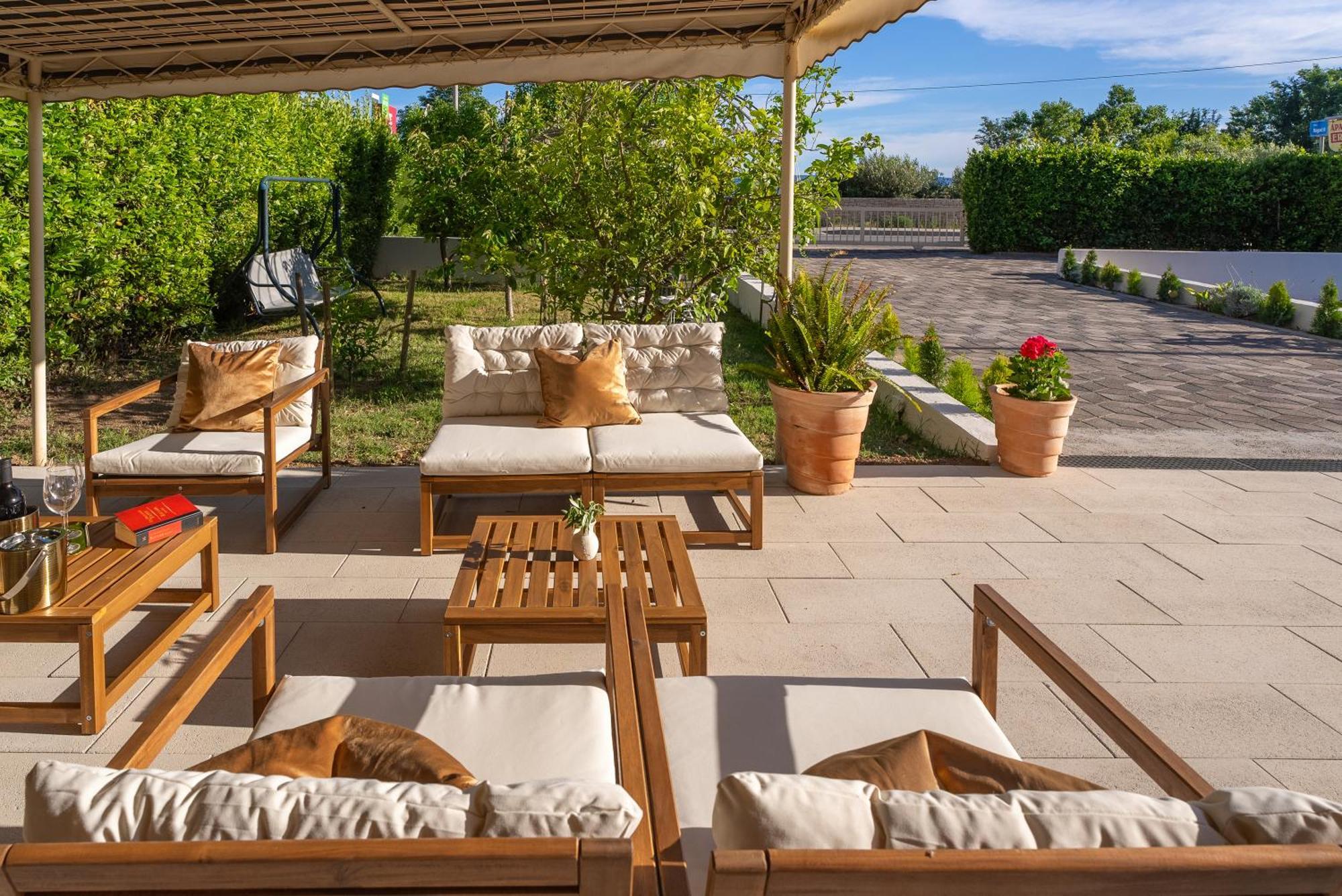 Storge Boutique Bed & Breakfast Omis Bagian luar foto