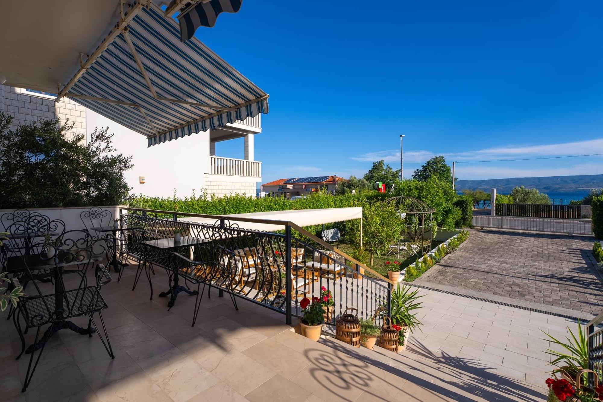 Storge Boutique Bed & Breakfast Omis Bagian luar foto