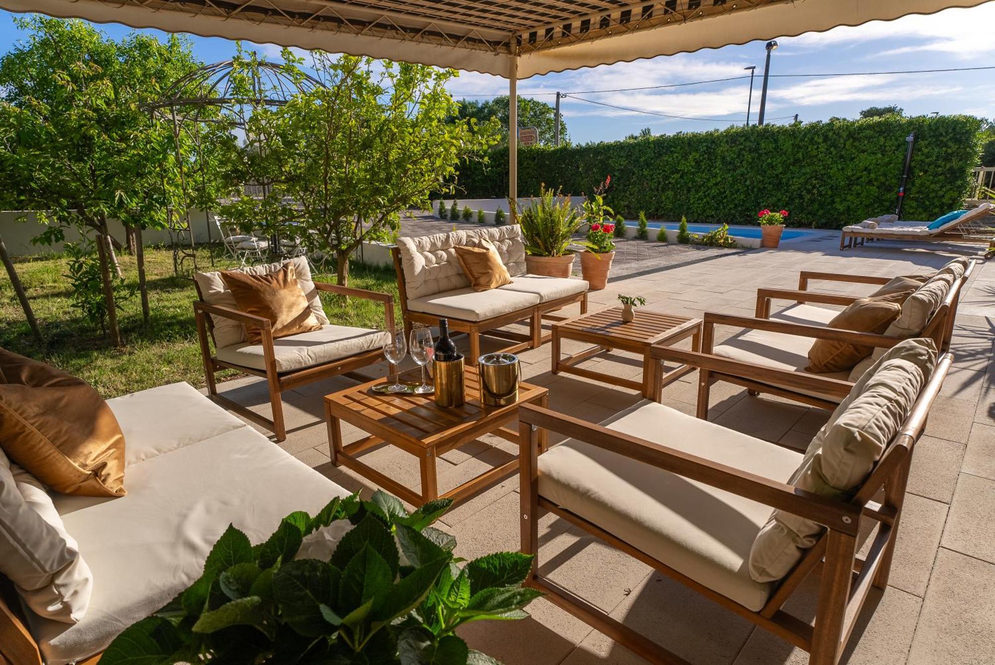 Storge Boutique Bed & Breakfast Omis Bagian luar foto